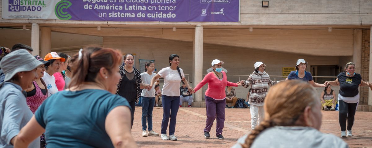 Mujeres en actividades de cuidado y respiro